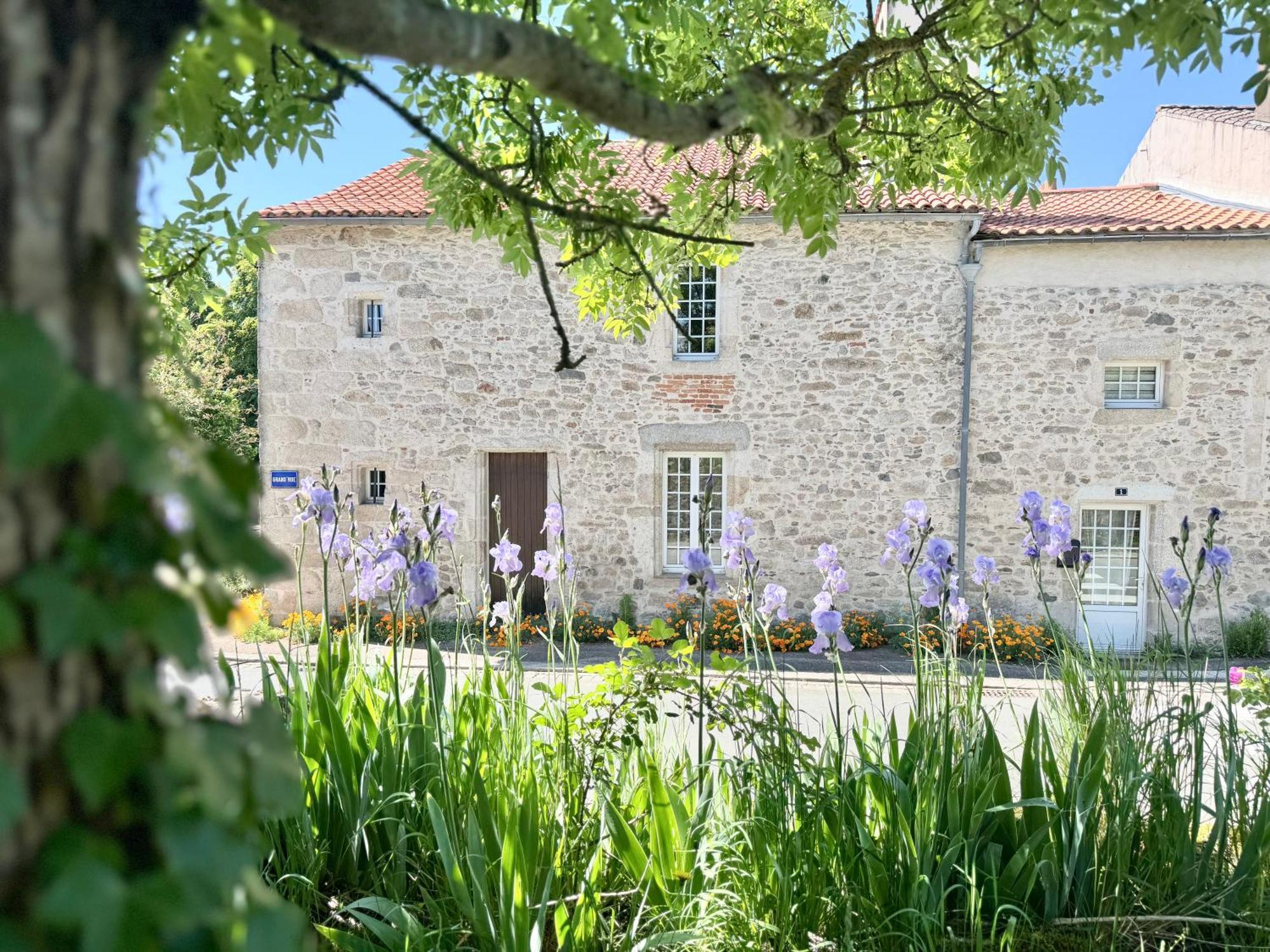 Manoir Medieval Art Deco - Logis Des 3 Artistes Sevremont Zewnętrze zdjęcie